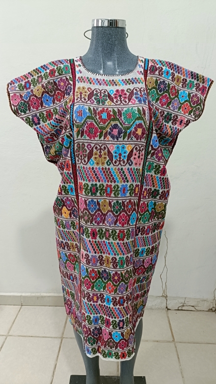 HUIPIL BLANCO DE TRES LIENZO TECNICA DE GASA FINA LINEAS VINO UNION MULTICOLORES TECNICA DE GASA FINA.