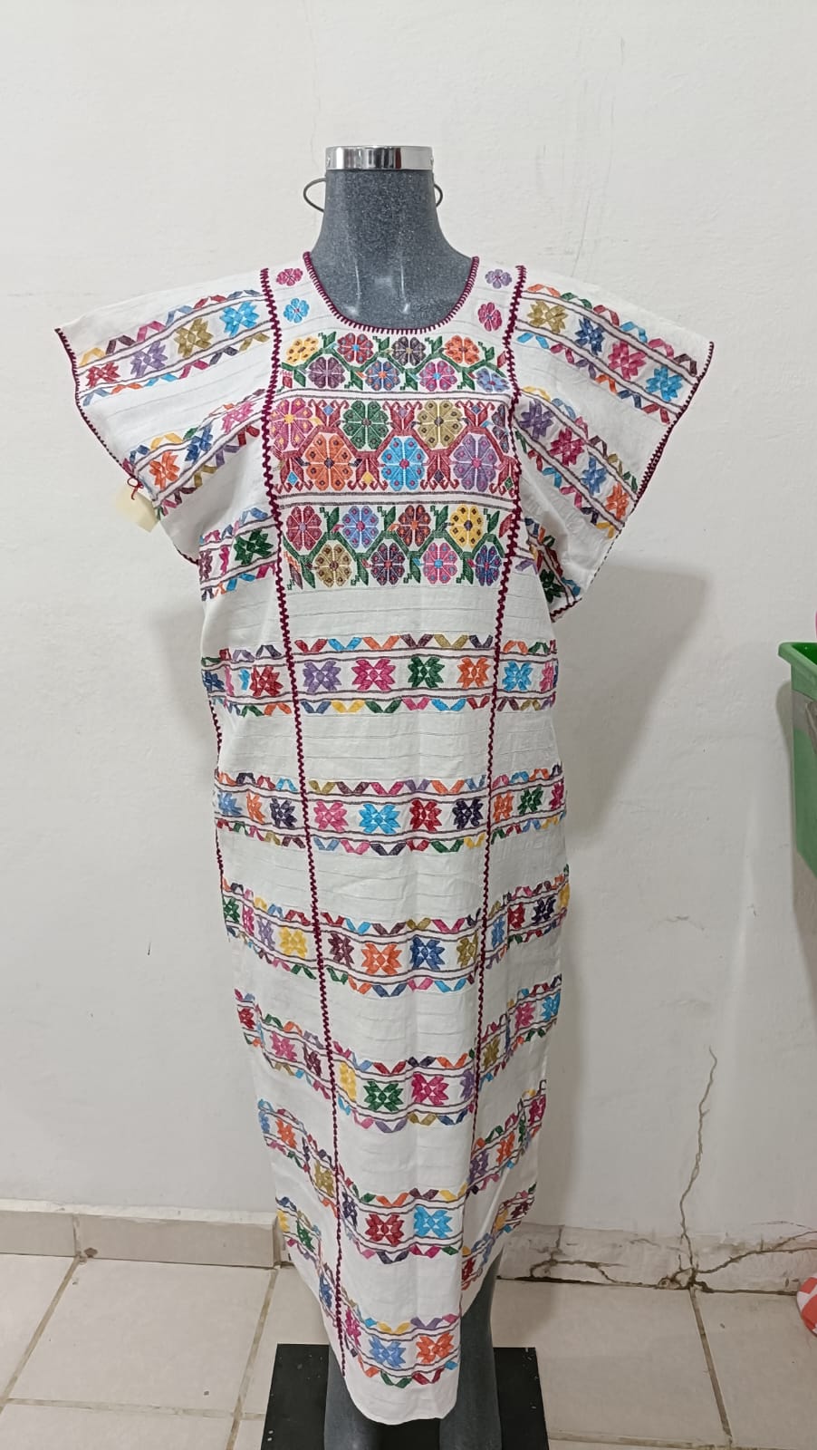 HUIPIL DE TRES LIENZOS COLOR BLANCO UNION, VINO TECNICA DE TUPIDO.