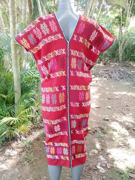 HUIPIL DE DOS LIENZO COLOR MORRON UNION COLOR BLANCO TECNICA DE TUPIDO