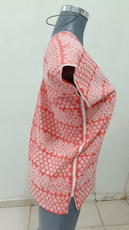 BLUSA CORAL Y BLANCO UNION BLANCO TECNICA DE TUPIDO.