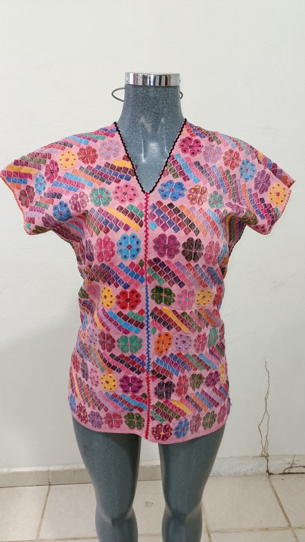 BLUSA ROSA BROCADO DE COLORES TECNICA DE TUPIDO