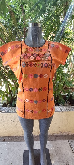 BLUSA ELABORADA CON TECNICA DE UN ALZADOR DOBLE USANDO HILO OMEGA DE GODON