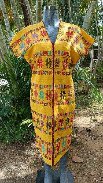 HUIPIL DE DOS LIENZO COLOR AMARILLO UNION COLOR VINO TECNICA DE TUPIDO