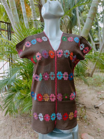 BLUSA DE TALAR DE CINTURA COLOR CAFE DE DOS LIENZO TECNICA DE CALADO