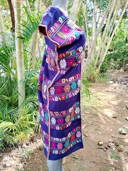 HUIPIL DE DOS LIENZO COLOR MORADO UNION COLOR BLANCO TECNICA DE TUPIDO