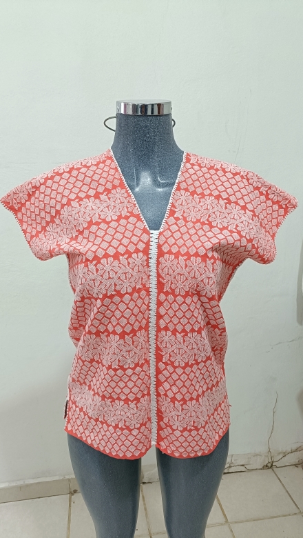 BLUSA CORAL Y BLANCO UNION BLANCO TECNICA DE TUPIDO.